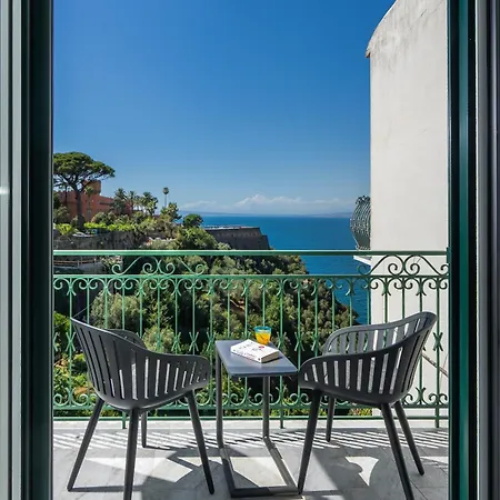 Sea View Deluxe Apartment *