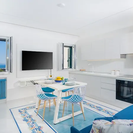 Sea View Deluxe Apartment *